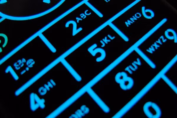 Thế nhưng, không ai có thể ngờ số điện thoại tưởng chừng rất đẹp này lại trở thành con số chết chóc đầy bí ẩn khi gây họa sát thân của 3 chủ nhân của nó chỉ trong vòng 10 năm.