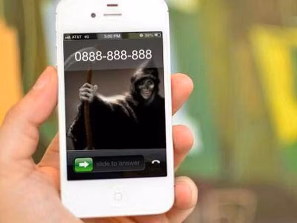 Chủ nhân đầu tiên của số điện thoại này là ông Vladimir Grashnov, cựu giám đốc điều hành Mobitel - chính là nơi phát hành số 0888 888 888. Ông Grashnov đã qua đời vì căn bệnh ung thư hồi năm 2001 ở tuổi 48, tuy nhiên có nhiều tin đồn cho rằng ông không qua khỏi do bị đối thủ đầu độc bằng chất phóng xạ.