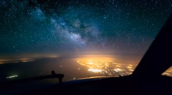 Bầu trời sao tuyệt đẹp chụp từ buồng lái máy bay.