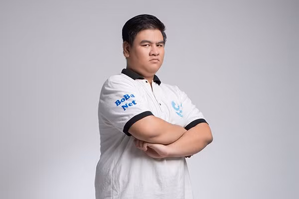 Archie Trần Minh Nhựt, hay còn được gọi là Muội Mập từng giành được 2 Penta Kill trong 2 trận đấu liên tiếp, một thành tích gần như không thể lặp lại ở đấu trường chuyên nghiệp Việt Nam. Sau tuyên bố giải nghệ anh đang giữ vai trò là HLV của đội tuyển Cerberus Esports.