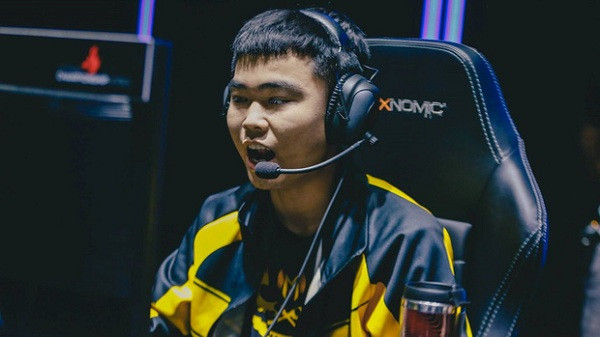 Nhờ vào kỹ năng cá nhân xuất sắc mà Minas (Phạm Minh Phước) được các ''ông lớn game'' ở Việt Nam quyết tâm chiêu mộ bằng được. Tuy nhiên "Xạ thủ hàng đầu Việt Nam" sớm tuyên bố giải nghệ, sau đó lại quay trở lại dưới màu áo đội tuyển GAM và hiện là mộ streamer.