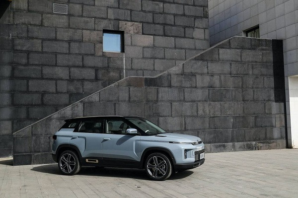 Thực tế, Geely Icon đã được lên kế hoạch ra mắt từ trước khi dịch viêm phổi Vũ Hán "tấn công" Trung Quốc, tuy nhiên hãng đã rất nhanh chóng bổ sung thêm tính năng "chống virus" độc đáo, đánh trúng tâm lý bảo vệ sức khỏe của người dùng.