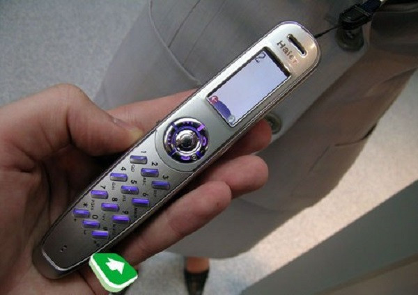 Khi người ta nghĩ đến việc tích hợp điện thoại vào bút viết thì Haier P7 Pen Phone đã ra đời.