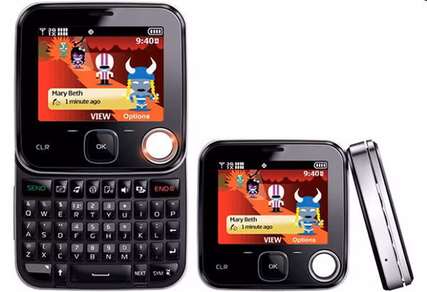 Nokia Twist 7705 với thiết kế vuông vức, bàn phím xoay và thậm chí có cả lỗ để...móc chìa khóa.