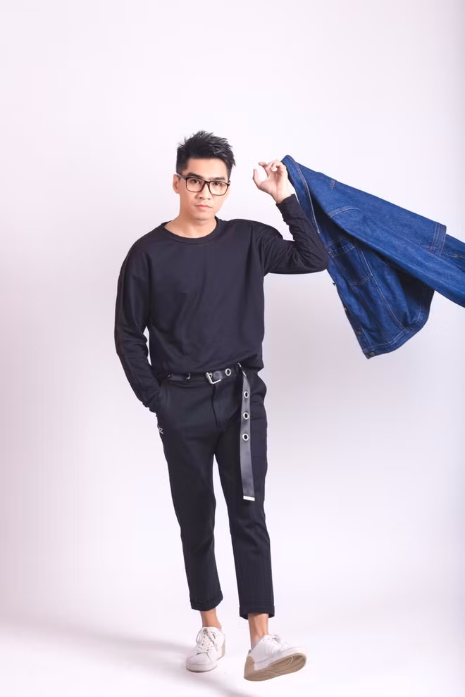 Nhờ vào ngoại hình điển trai, khả năng chém gió "siêu bão", chàng streamer này luôn thu hút hàng nghìn khán giả mỗi lần livestream.