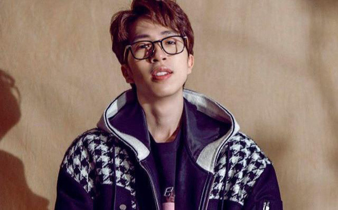 Ngoài là một streamer, ViruSs còn là nhạc sĩ tài năng khi cho ra lò hàng loạt hit như Thằng Điên, Trời Giấu Trời Mang Đi...