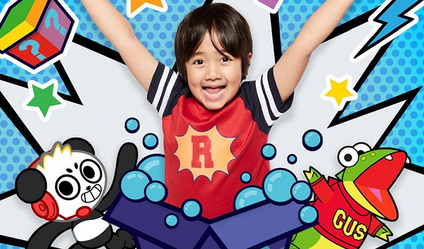 Trùm cuối trong top 10 Youtuber giàu có nhất chính là cậu bé Ryan Kaji, 8 tuổi, chủ kênh Ryan’s World. Với sự hỗ trợ của cha mẹ, Ryan lập kênh Ryan Toys Review năm 2015 hiện đã có 23 triệu lượt đăng ký và sở hữu hàng triệu fan là trẻ em cùng độ tuổi trên khắp thế giới.