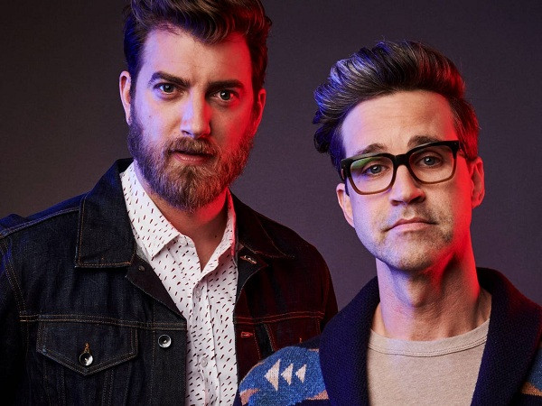 Kênh Rhett and Link được thành lập bởi Rhett McLaughlin (bên trái) và Link Neal (bên phải). Kênh chủ yếu đăng tải nội dung xoay quanh những câu chuyện hàng ngày của cả hai với phong cách hài hước, năm vừa qua thu về 17,5 triệu USD.