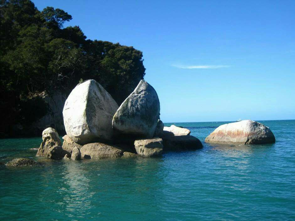 Dù đã được các nhà khoa học nghiên cứu, giải thích thế nhưng nhiều người vẫn không tin về sự kỳ lạ của khối đá 120 triệu năm này.