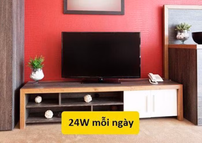 Ngay cả khi ở trong trạng thái không hoạt động chiếc TV được cắm điện cũng khiến gia đình bạn tiêu tốn một khoảng 500.000 đồng tiền điện một năm. Do thói quen dùng nút Power trên điều khiển để tắt tivi, khi đấy bộ điều khiển truyền hình kỹ thuật số vẫn kết nối với nguồn điện sau đó tiếp tục hoạt động ngầm mà không hề tắt hẳn.