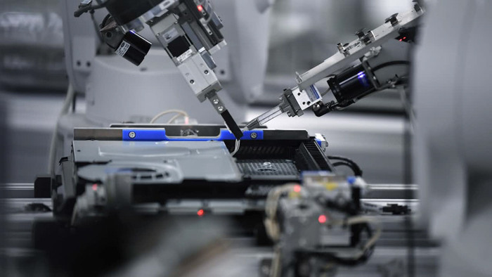 Mọi công việc đều được dây chuyền tự động hoá và robot lo liệu.