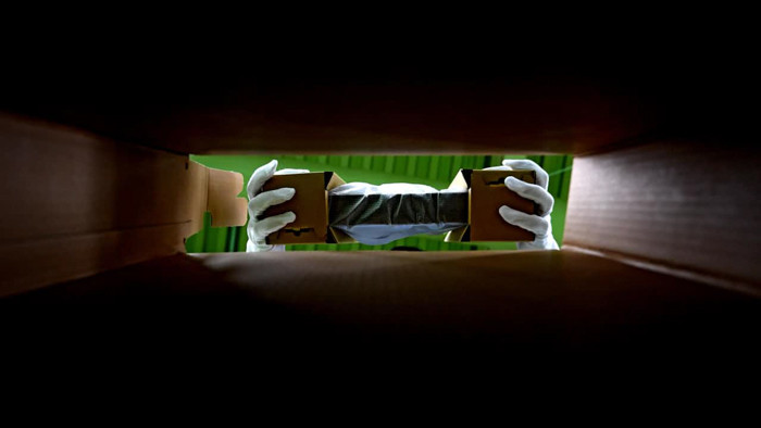 Khi một cỗ máy console đi đến những năm cuối vòng đời sản phẩm, nó chắc chắn sẽ bị ảnh hưởng bởi doanh số giảm đi và đối thủ giảm giá máy để cạnh tranh. Nhưng những dây chuyền sản xuất của Sony lại không bị điều đó ảnh hưởng, khi chúng được các kỹ sư của SGMO cải tiến liên tục. Cỗ máy PS4 giờ đã bán được hơn 100 triệu chiếc trên toàn thế giới, với 41,5 triệu người dùng các dịch vụ trả phí của PlayStation.