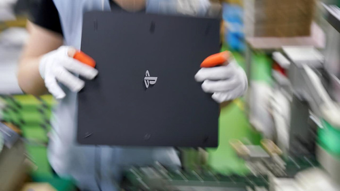 Mỗi cỗ máy chơi game của Sony được sản xuất với sự chính xác ở mức tối đa. Không có chi tiết thừa, mỗi thiết kế đều phải phục vụ mục đích thực dụng. Gần như không có thứ gì lãng phí trong quá trình sản xuất máy PlayStation.