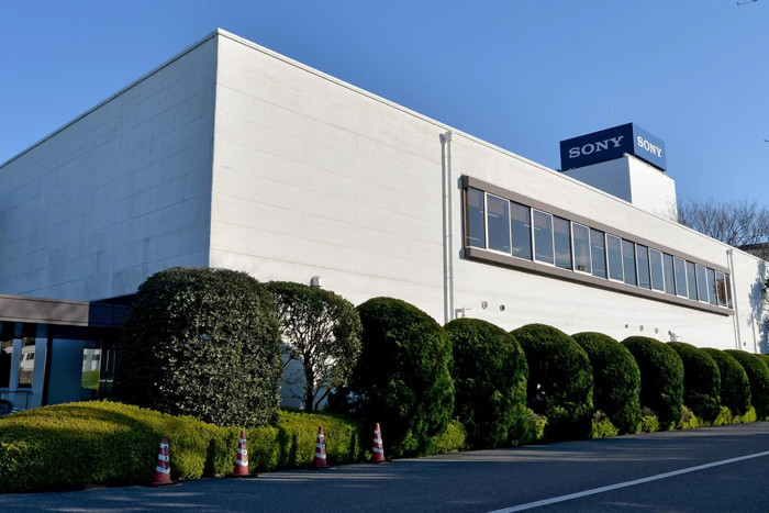 Ở vùng ngoại ô Kisarazu, một tòa nhà lớn là nơi Sony đặt nhà máy lắp ráp tự động hóa của họ.