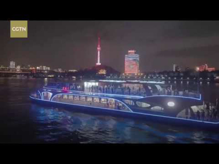 Hiện tại, chính quyền địa phương đang dần chuyển đổi hình thức vận chuyển qua sông để trở thành điểm thu hút văn hóa.