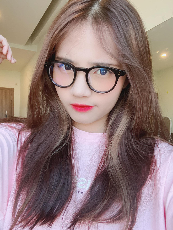 Tuy nhiên sau đó, Hường Lulli đã đính chính rằng cô và Zeros chỉ là bạn. Đoạn video kia là được fan cắt ghép lại chứ không hề có thật.