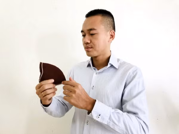 "Khi mọi người cùng đeo khẩu trang, ngoài yêu cầu kháng khuẩn, vì môi trường, còn phải mang tính thời trang và tinh tế". Và dĩ nhiên mẫu khẩu trang do công ty ông Thanh sản xuất đáp ứng đủ các yếu tổ đó.