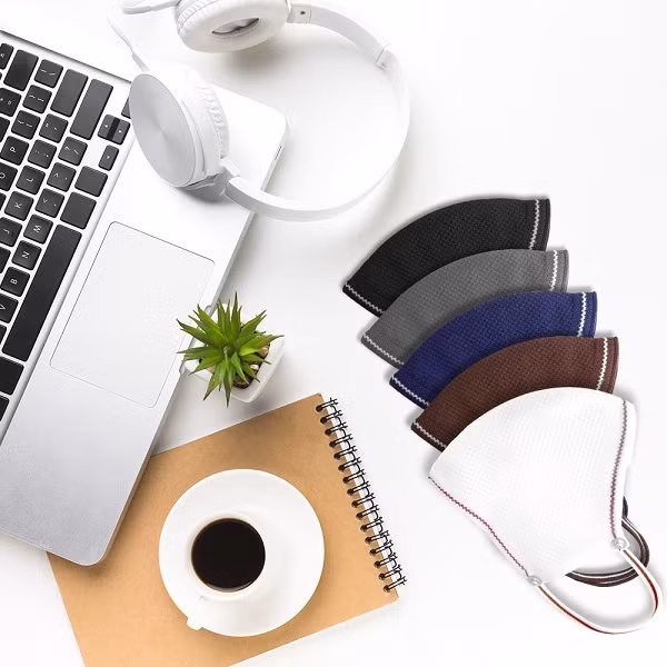 Ý tưởng về một chiếc khẩu trang làm từ...cà phê được ông Lê Thanh - giám đốc Công ty cổ phần Veritas Shoes Việt Nam ấp ủ từ cuối năm 2019 khi ô nhiễm không khí ở nước ta ngày càng đáng báo động. Người dân có ý thức đeo khẩu trang bảo vệ sức khỏe, đồng nghĩa với việc 'rác khẩu trang' cũng xuất hiện nhiều hơn.