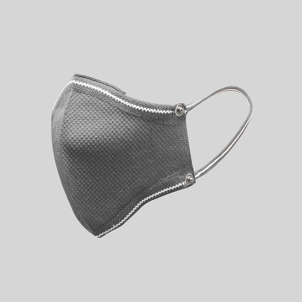 AirX có thiết kế FlexKnit ôm sát mũi nhưng vẫn êm dịu cho da, không gây kích ứng. Các màu sắc cơ bản từ trang nhã đến cá tính cho người dùng thoải mái lựa chọn.