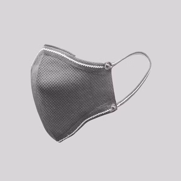 AirX có thiết kế FlexKnit ôm sát mũi nhưng vẫn êm dịu cho da, không gây kích ứng. Các màu sắc cơ bản từ trang nhã đến cá tính cho người dùng thoải mái lựa chọn.