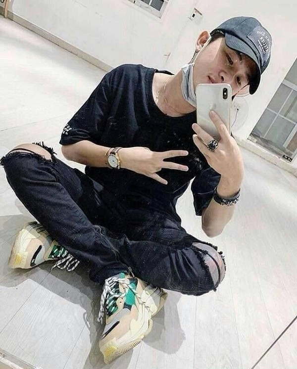 Sở hữu kênh Youtube triệu view, những bức ảnh trăm nghìn like, tương tác và bình luận, thế nhưng Jack lại không phải là fan cuồng của mạng xã hội hay các sản phẩm công nghệ. Nam ca sĩ trẻ không thường xuyên đăng tải hình ảnh cũng không hay cập nhật cuộc sống hàng ngày trên trang cá nhân như nhiều người nổi tiếng khác. Ảnh: FBNV