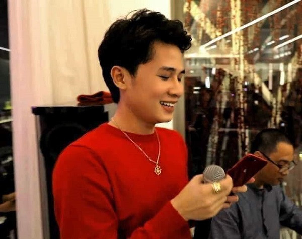 Phiên bản điện thoại này cũng “theo chân” Jack suốt một thời gian dài, chứng tỏ anh chàng này hẳn là một iFan chính hiệu đây.