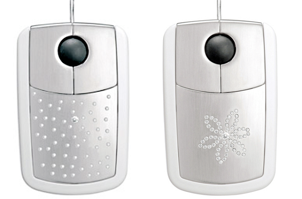Chuột White Gold USB từng được xem là sản phẩm đắt nhất trên thế giới, với giá khoảng 26.730 USD. Nó được làm ra bởi vàng trắng và những viên kim cương gắn thành một bông hoa.