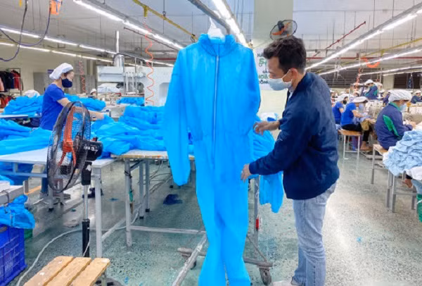 Các vật dụng trong trang phục bảo hộ dành cho bác sĩ tại các bệnh viện hiện nay đều được sản xuất tại Việt Nam, đảm bảo chất lượng và độ an toàn khi sử dụng.