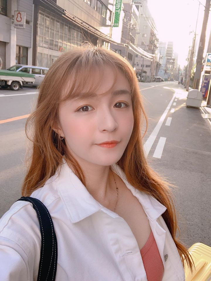 Chủ sở hữu kênh Gali TV - Đỗ Nhật Quyên một lần nữa chứng minh con gái hơn nhau ở góc chụp và loại filter sử dụng để chỉnh ảnh.