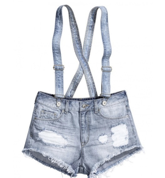 Davis ngay lập tức nảy ra ý định sẽ đặt những chiếc đinh tán lên những những bộ phận cọ sát nhiều nhất, như túi cạnh bên và túi sau.