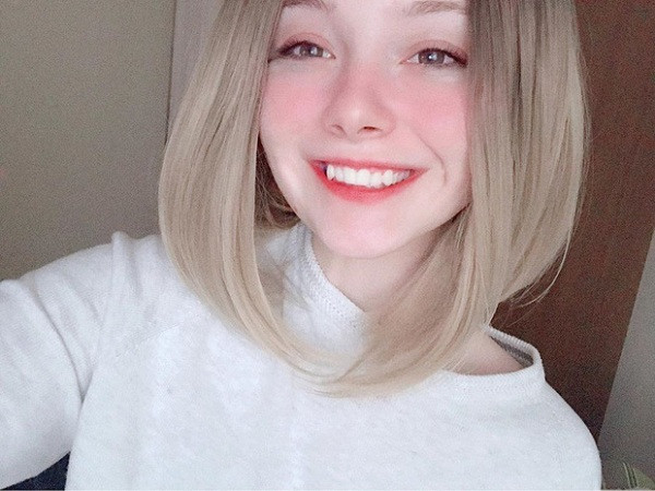 DiovanaKoni sinh năm 1999, hiện đang định cư tại Sao Paolo, Brazil. Cô nàng sở hữu tài khoản Instagram với gần 500 nghìn lượt follow, cùng kênh stream Twitch thu hút gần 40 nghìn người theo dõi.