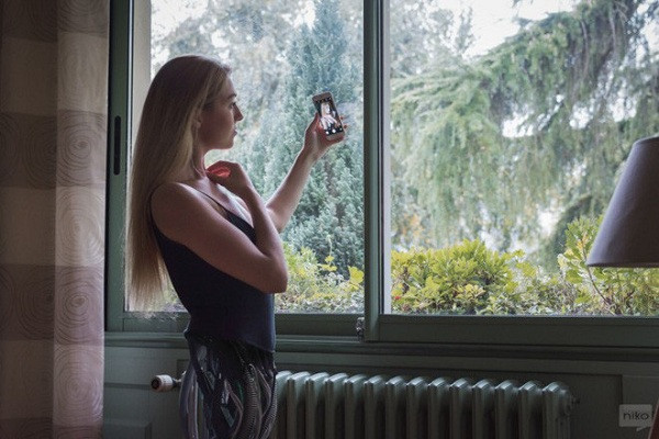 "Tuy nhiên khi điều này trở thành sự thật, liệu chúng ta sẽ còn có thể phân biệt giữa người làm bằng xương bằng thịt và người máy hay không. Hệ quả của việc này đến cuộc sống của con người sẽ thế nào?", nhiếp ảnh gia chia sẻ.