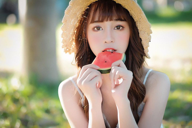 Từng tiết lộ trên truyền thông, nữ streamer cho biết cô thích mẫu bạn trai cao ráo, gương mặt ưa nhìn và đặc biệt là khiến mình có cảm xúc.