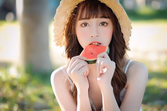 Từng tiết lộ trên truyền thông, nữ streamer cho biết cô thích mẫu bạn trai cao ráo, gương mặt ưa nhìn và đặc biệt là khiến mình có cảm xúc.