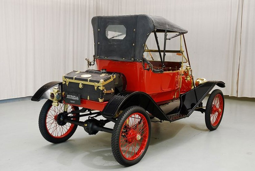 Chiếc xe này nhanh chóng trở thành mẫu xe "quốc dân". Những cuốn tạp chí thời đó còn đăng những bài báo hướng dẫn mọi người cách thức chỉnh sửa Model T để làm những công việc khác nhau. Do hữu dụng như vậy, Model T là chiếc xe mà bất kỳ gia đình Mỹ nào cũng cảm thấy cần. Trong chưa đầy 20 năm Model T được sản xuất, có 16,5 triệu chiếc được bán.