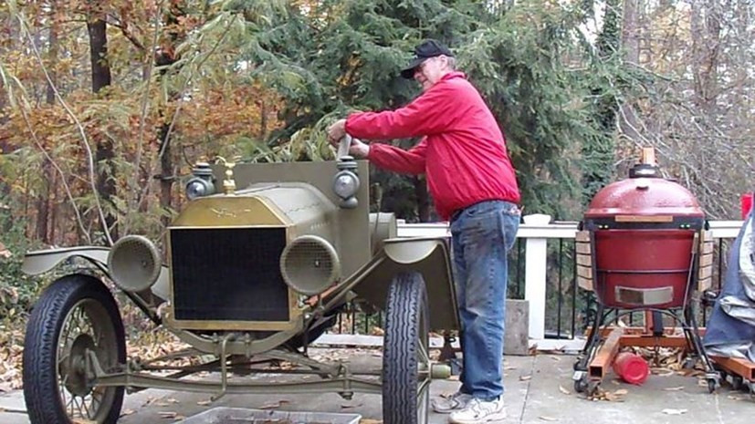 Sở hữu xe hơi không còn là “đặc quyền” của tầng lớp nhà giàu, ô tô là thứ người ta dễ dàng bắt gặp trên phố. Hầu như gia đình nào ở Mỹ cũng có một chiếc Model T.