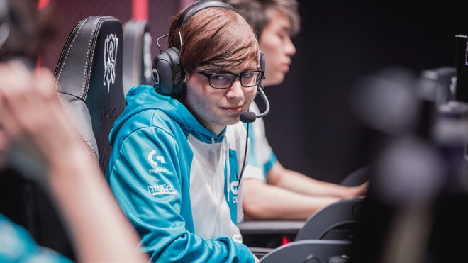 Zachary "Sneaky" Scuderi, xạ thủ nổi tiếng của Cloud9, được khán giả nhớ đến không chỉ nhờ tài năng trên đấu trường công lý mà còn thông qua những màn cosplay biến ảo.