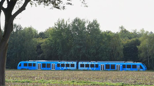 Alstom đang đặt cược vào công nghệ này như một giải pháp thay thế xanh và êm ái hơn đối với các con tàu chạy bằng diesel trên các tuyến đường sắt không điện khí – một viễn cảnh hấp dẫn đối với nhiều thành phố của Đức đang tranh giành để chống ô nhiễm không khí.