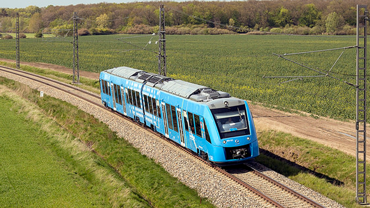 Tốc độ tối đa của tàu có thể đạt tới 110 km/ giờ, quãng đường di chuyển xa nhất lên tới 800 km.