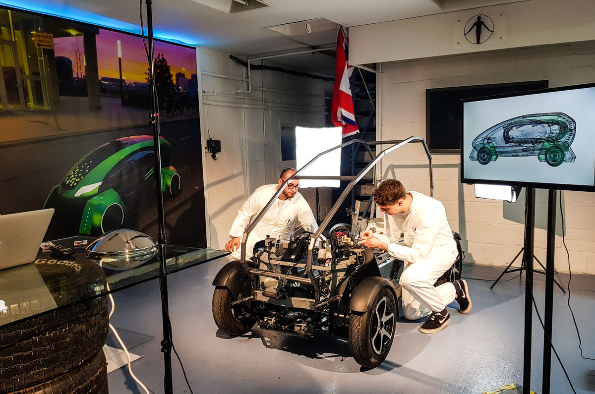 Thực tiễn này cho thấy, đại dịch COVID-19 đang thúc đẩy tiến trình tự động hóa, gia tăng sử dụng robot trong ngành công nghiệp bán lẻ. Bên cạnh phân loại hàng hóa, robot còn được sử dụng trong các khâu như là thu ngân, đóng gói, giao hàng, vốn tạo ra công ăn việc làm cho hàng triệu người lao động Mỹ.