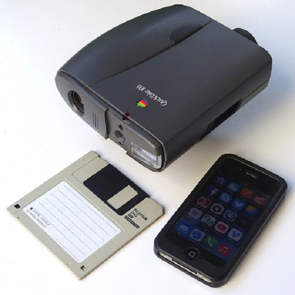 Điều này đã khiến sản phẩm của Apple thất bại ê chề, không thể cạnh tranh được với nhiều hãng camera khác như Kodad, Canon hay Fuji. Dù sau đó đã được làm mới 3 lần, bổ sung thêm một số tính năng, thậm chí giảm giá thành.