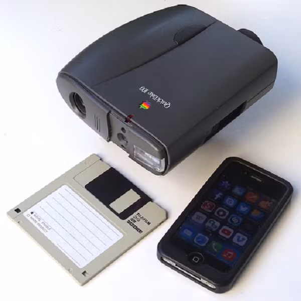 Điều này đã khiến sản phẩm của Apple thất bại ê chề, không thể cạnh tranh được với nhiều hãng camera khác như Kodad, Canon hay Fuji. Dù sau đó đã được làm mới 3 lần, bổ sung thêm một số tính năng, thậm chí giảm giá thành.