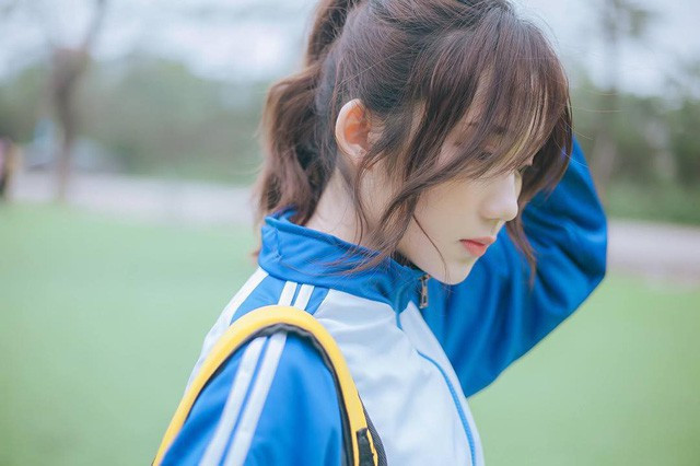 Vẻ đẹp ngọt ngào của cô giáo này thực sự đã mang tới một làn gió mới mẻ cho lớp học của Thầy Ba.