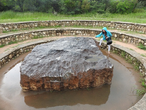 Theo kết quả đo đạc địa chất, thiên thạch siêu to khổng lồ này đã rơi vào Trái Đất từ 80.000 năm trước đây.