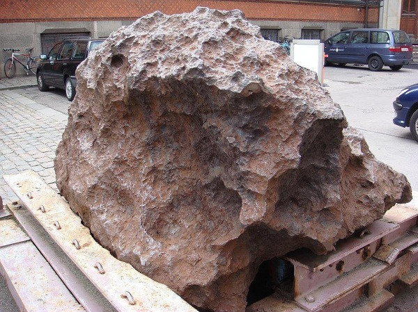 Hiện Cape York đang được trưng bày tại Bảo tàng Địa chất của Đại học Copenhagen, Đan Mạch.