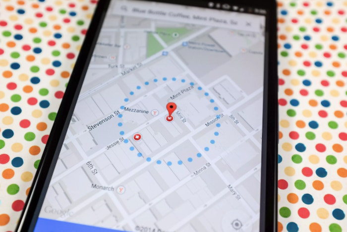 Android có một chế độ cho phép điện thoại luôn mở khoá khi máy xác định được người dùng đang ở nhà hoặc ở cơ quan. Bạn cũng có thể đặt chế độ điện thoại luôn mở khoá khi đang ở một địa điểm cụ thể nào đó. Bên cạnh đó, Android 10 cũng cho phép đặt chế độ nói trên khi người dùng đang hoạt động, ví dụ người dùng đang di chuyển và cầm điện thoại đưa lên mặt hoặc nói chuyện điện thoại thông qua tai nghe Bluetooth.
