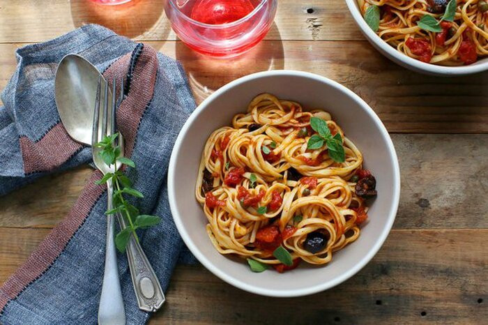 Năm 2008, khi Jobs thực hiện phẫu thuật, Powell bắt đầu đưa cá và một số protein khác vào bữa ăn của Steve Jobs nhưng lúc đó sức khoẻ ông đã yếu đi và ông sút cân khá nhiều. Dù thế, Steve Jobs vẫn yêu cầu đầu bếp của mình những món chay.