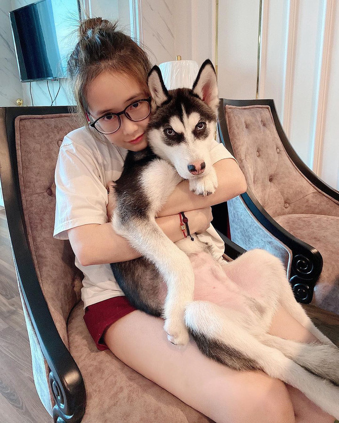 Được biết, ở tuổi 26, Cris Phan đã có thể tự xây được nhà và Studio riêng mà không còn cần sự giúp đỡ đến từ gia đình.