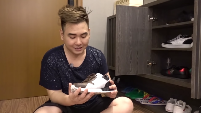 Xemesis cho biết, góc tủ giày là chỗ mà anh yêu thích nhất, được biết, sưu tập giày là một trong những sở thích của anh chàng, thế nên không lạ khi trong đó tràn ngập những đôi giày đắt đỏ của những thương hiệu nổi tiếng.