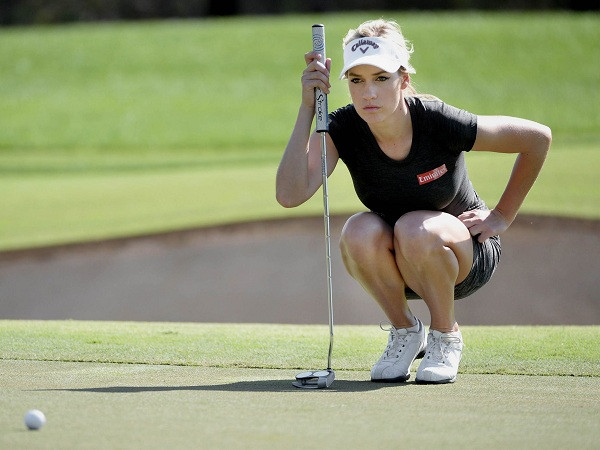 Theo The Sun, nữ golfer xinh đẹp đã từng lộ ảnh riêng tư trên mạng xã hội, đó là khoảng thời gian khó khăn khi cô không biết làm sao để ngăn chặn. Thậm chí, Paige còn nhận lời tống tiền nặc danh, đe dọa sẽ bán hình ảnh riêng tư cho một số trang tin dành cho người lớn.